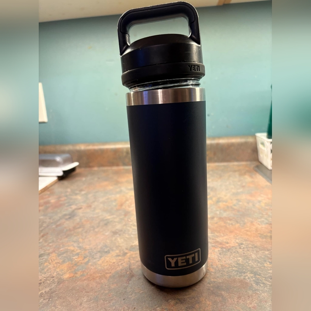 Yeti RAMBLER Navy Blue Tumbler 18oz